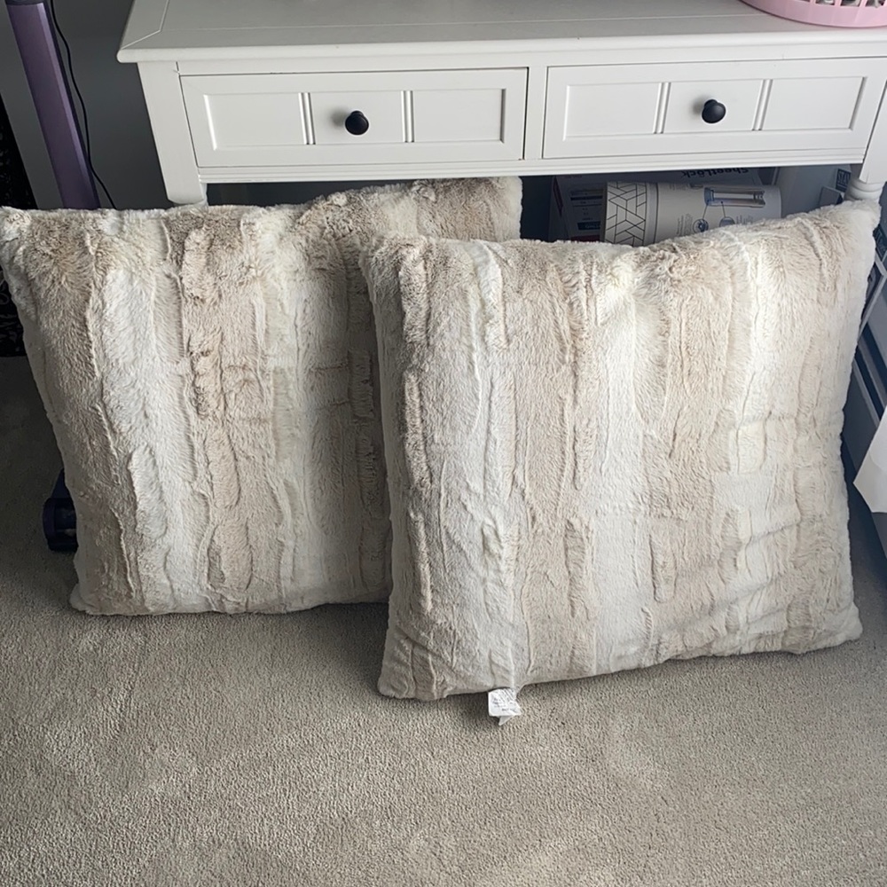 DKNY PILLOWS